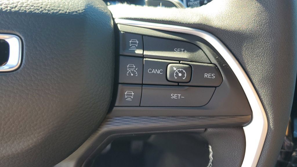 Used 2025 Jeep Grand Cherokee L Altitude AWD/4WD image 33