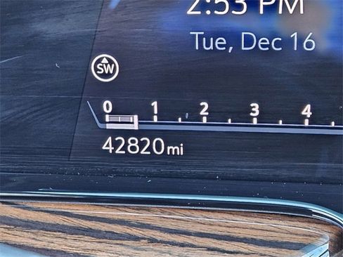 Used 2023 Cadillac Escalade ESV Premium Luxury image 29