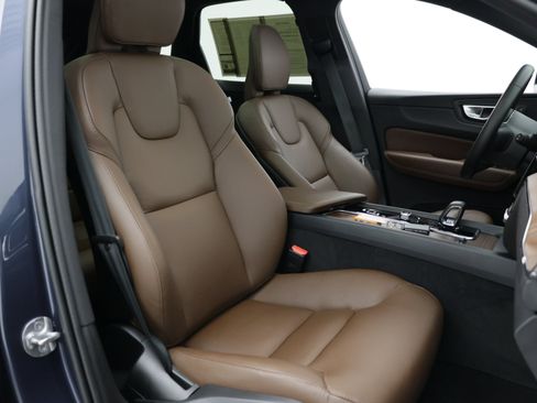 Used 2024 Volvo XC60 B5 Plus AWD/4WD image 37