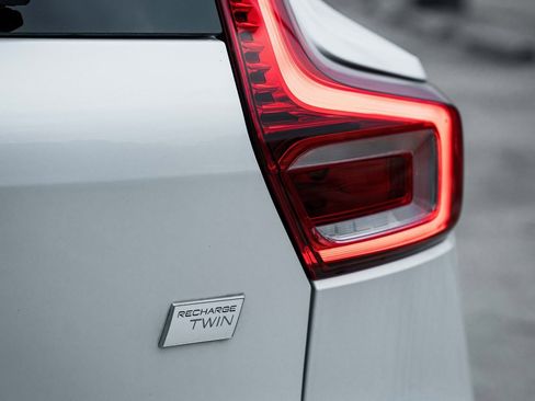 Certified 2024 Volvo XC40 Recharge Plus image 6