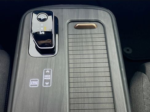 Used 2023 Nissan Ariya FWD image 25