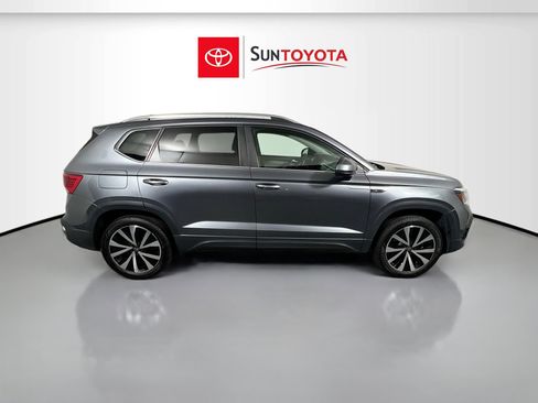 Used 2024 Volkswagen Taos SE image 2