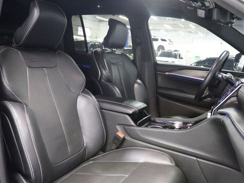 Used 2022 Jeep Grand Cherokee Overland w/ Luxury Tech Group IV image 10