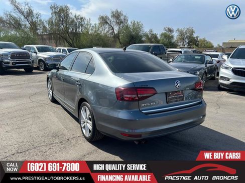 Used 2017 Volkswagen Jetta SEL FWD image 3