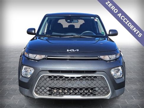 Used 2022 Kia Soul LX w/ Technology Package image 2