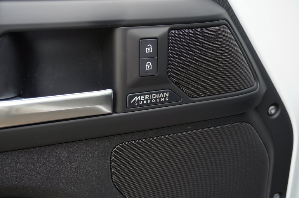 Certified 2026 Land Rover Defender 110 X-Dynamic SE AWD/4WD image 11
