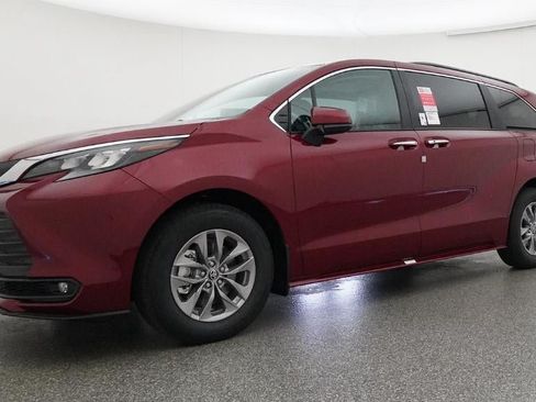 New 2026 Toyota Sienna XLE FWD image 17
