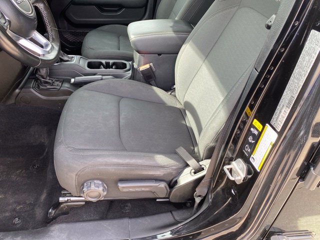 Used 2021 Jeep Wrangler Unlimited Sahara w/ Uconnect 4C Nav & Sound Group AWD/4WD image 14