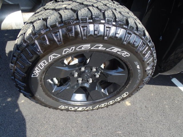 Used 2025 RAM 1500 Warlock AWD/4WD image 28