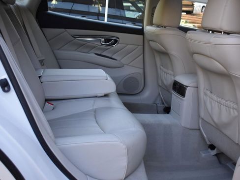 Used 2017 INFINITI Q70 L 3.7 w/ Deluxe Touring Package image 40