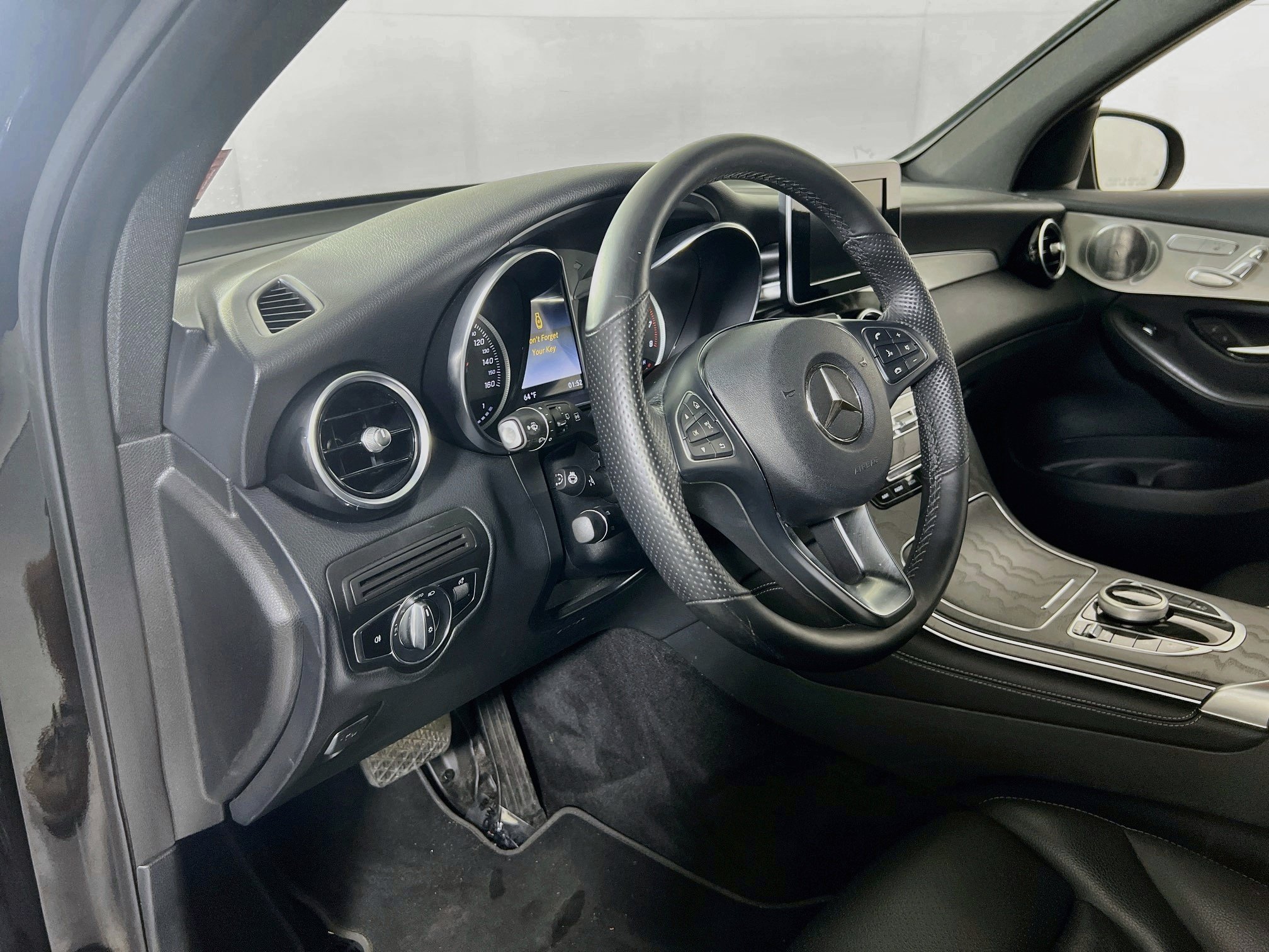 Used 2019 Mercedes-Benz GLC 300 4MATIC image 9