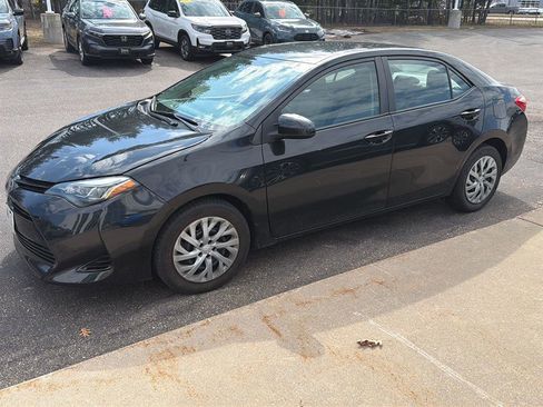 Used 2019 Toyota Corolla LE image 3