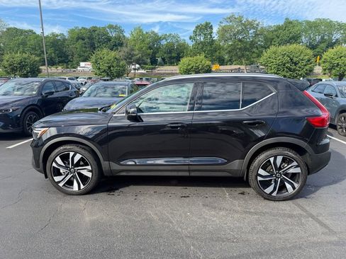 Used 2025 Volvo XC40 B5 Plus AWD/4WD image 3