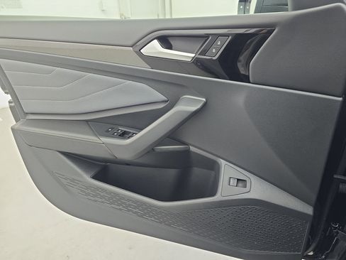 Certified 2025 Volkswagen Jetta SEL image 25