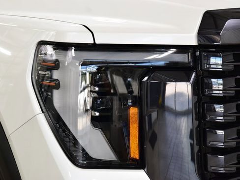 Used 2024 GMC Sierra 2500 Denali Ultimate image 10