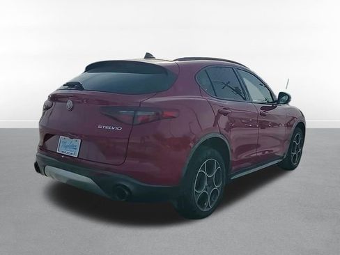 Used 2022 Alfa Romeo Stelvio Ti image 5