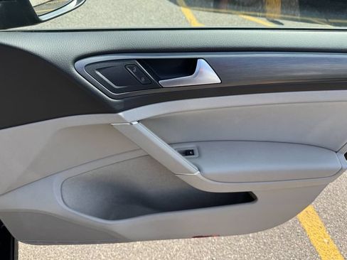 Used 2019 Volkswagen Golf S FWD image 28