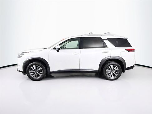 Used 2025 Nissan Pathfinder SL AWD/4WD image 4