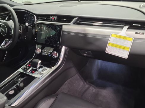 New 2024 Jaguar XF R-Dynamic SE image 4