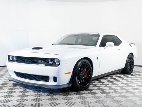 Used 2015 Dodge Challenger SRT Hellcat image 21