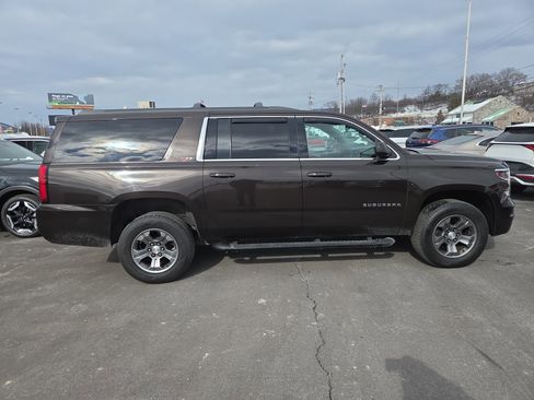 Used 2018 Chevrolet Suburban LT image 2