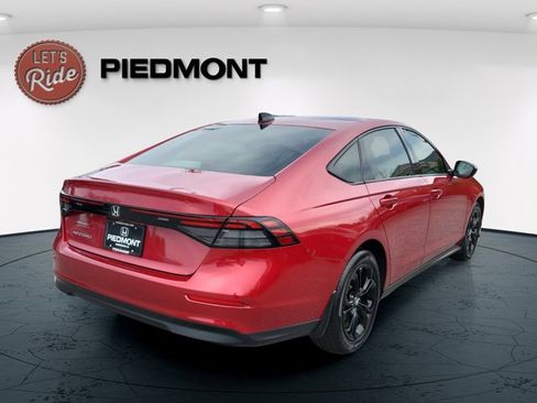 Certified 2025 Honda Accord SE image 6