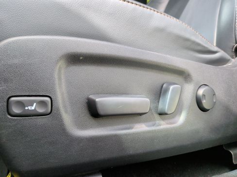 Used 2019 Toyota Highlander XLE AWD/4WD image 29