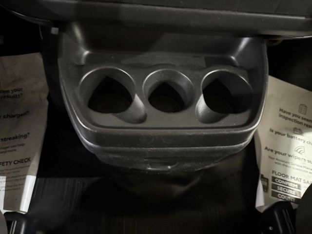 Used 2011 GMC Savana 1500 RWD image 18