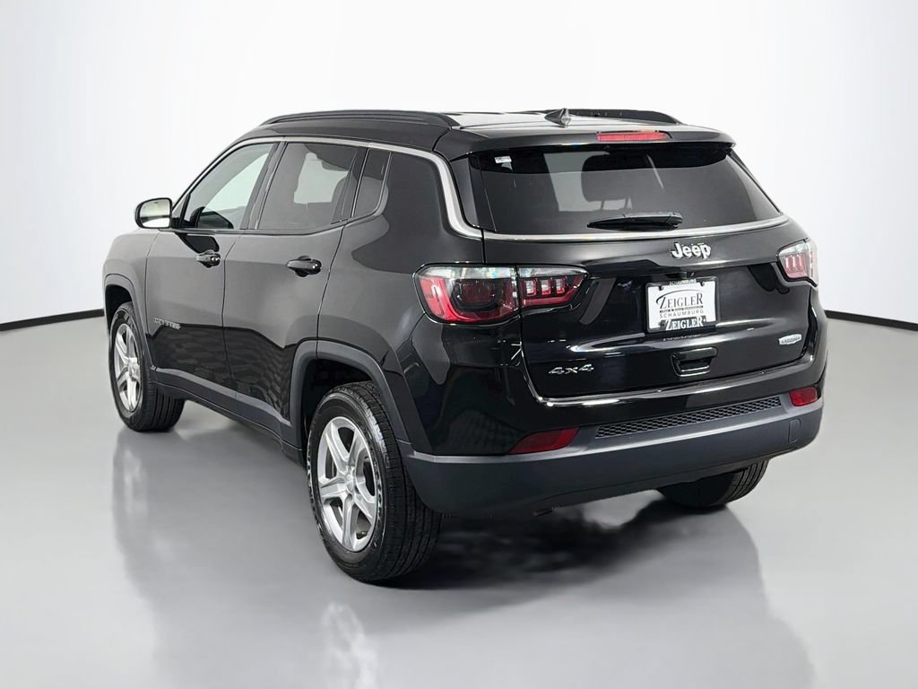 Used 2024 Jeep Compass Latitude AWD/4WD image 5