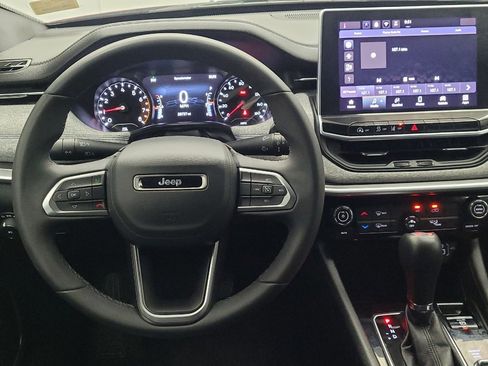 Used 2024 Jeep Compass Latitude image 22