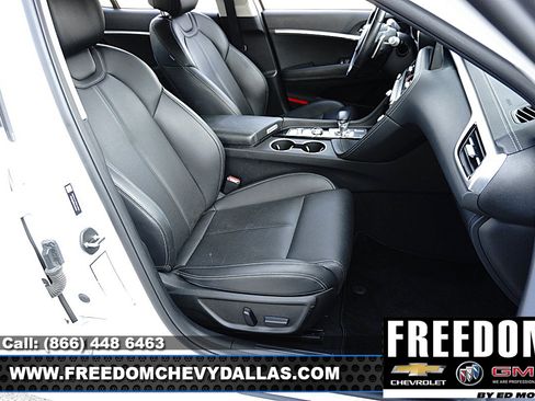 Used 2025 Genesis G70 2.5T RWD image 11