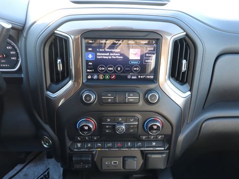 Used 2020 Chevrolet Silverado 2500 High Country image 14