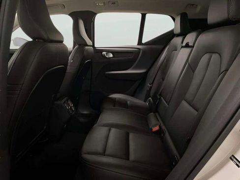 Used 2025 Volvo XC40 B5 Plus image 67