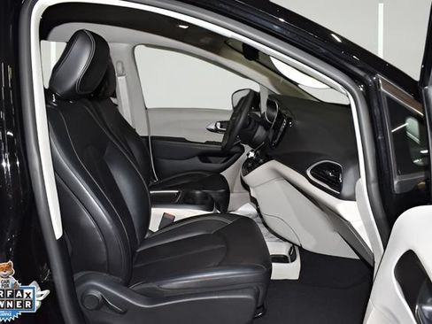 Certified 2024 Chrysler Pacifica Touring-L FWD image 15