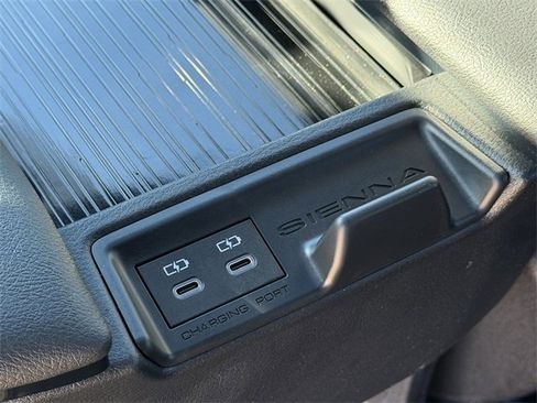 Used 2025 Toyota Sienna XSE image 19