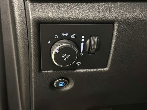 Used 2021 Jeep Grand Cherokee High Altitude AWD/4WD image 24