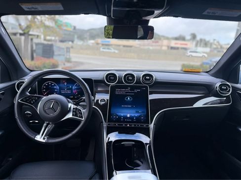 Used 2025 Mercedes-Benz GLC 300 image 6