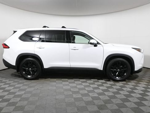 Used 2024 Toyota Grand Highlander AWD image 8