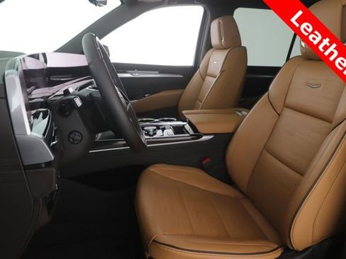 Used 2025 Cadillac Escalade Premium Luxury w/ Touring Package image 17