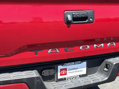 Certified 2018 Toyota Tacoma TRD Off-Road w/ Technology Package AWD/4WD image 28