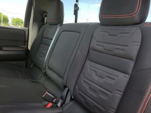 Used 2025 Nissan Frontier PRO-4X AWD/4WD image 18