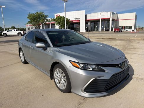 Used 2024 Toyota Camry LE image 3