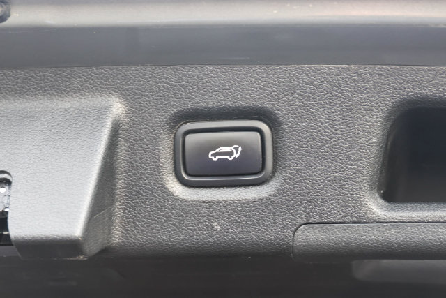 Used 2022 Hyundai Santa Fe SEL w/ Convenience Package FWD image 9