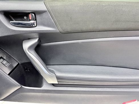 Used 2019 Toyota 86 RWD image 16