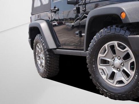 Used 2016 Jeep Wrangler Rubicon w/ Power Convenience Group AWD/4WD image 3