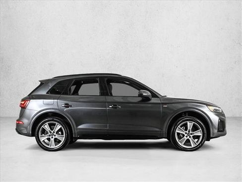 Certified 2025 Audi Q5 2.0T Premium w/ Convenience Plus Package AWD/4WD image 4
