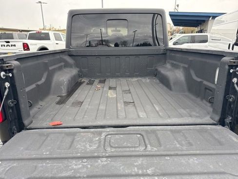 Used 2022 Jeep Gladiator Rubicon w/ Cold Weather Group image 17