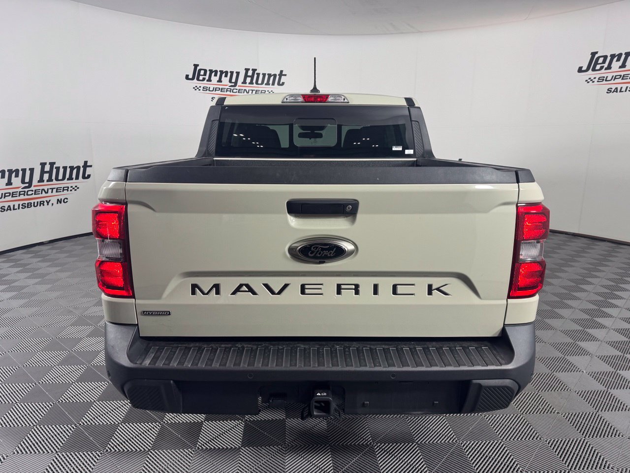 Used 2024 Ford Maverick Lariat w/ Black Appearance Package FWD image 8