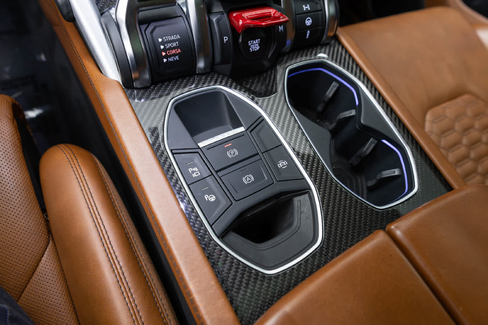 Used 2021 Lamborghini Urus AWD/4WD image 36