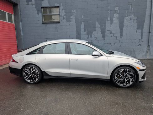 Used 2023 Hyundai Ioniq 6 SEL image 2